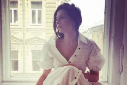 Дочь Геннадия Хазанова в платье с высоким разрезом произвела фурор (фото)