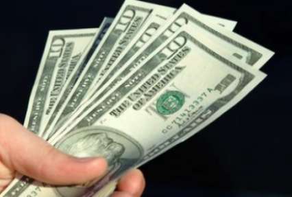 Эксперт рассказал, почему украинцы сбрасывают доллар