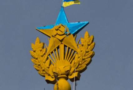 Фигурант дела о покраске высотки в цвета украинского флага признался в оговоре парашютистов