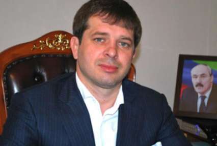 Главу Кизлярского района Дагестана, который подозревается в убийствах и финансировании терроризма, отправили под арест