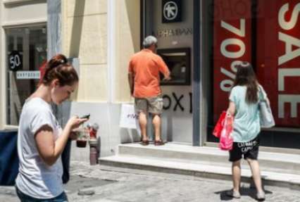 Греция из-за закрытия банков потеряла 3 млрд евро