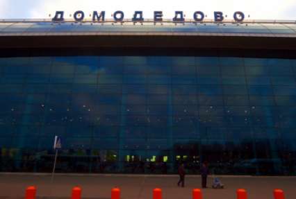 Из аэропорта Домодедово из-за задымления эвакуировали 3 тыс. человек. Полеты приостановлены