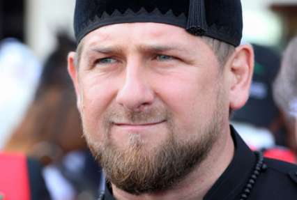Кадыров назвал Чечню образцом мира и открыл памятную плиту в честь 