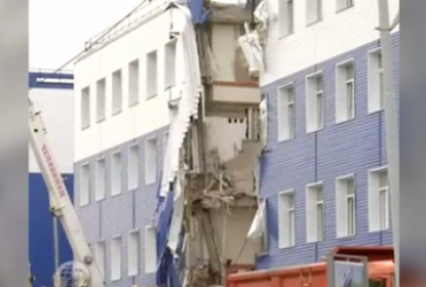 Как выглядит место страшного обвала казармы под Омском (видео)