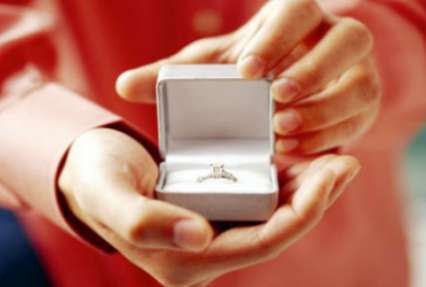 Китаец купил обручальное кольцо для любимой за 150 килограммов монет