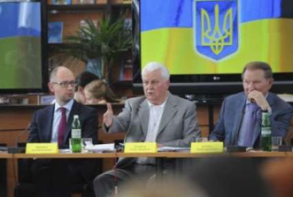 Кравчук считает, что голосовать за изменения в Конституцию надо после местных выборов
