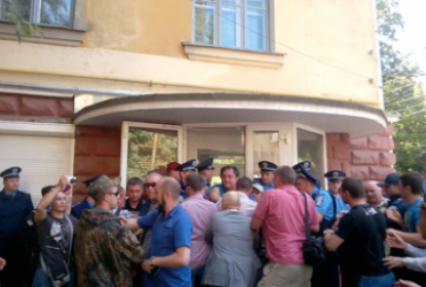 Люди Корбана напали на офис Березенко — СМИ (видео)