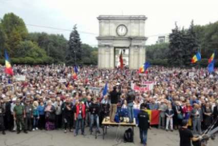Митингующие в столице Молдовы призвали к всеобщей забастовке
