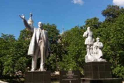 На Черниговщине отреставрировали и установили памятник Ленину