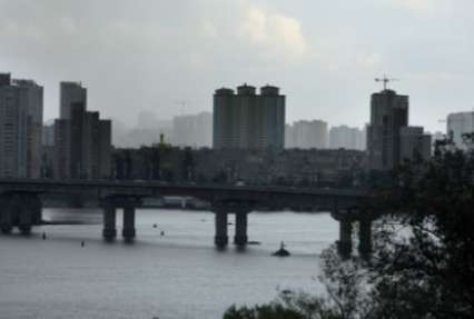 На мосту Патона в Киеве – масштабная авария, произошел взрыв – СМИ