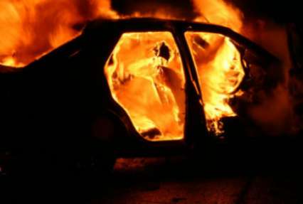 На Прикарпатье подожгли авто возле райотдела милиции