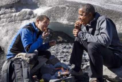 Обама доел рыбу за медведем (фото)