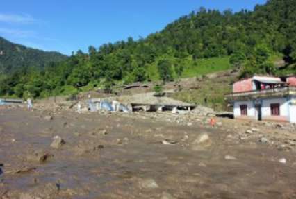 Оползень в Непале похоронил 36 человек