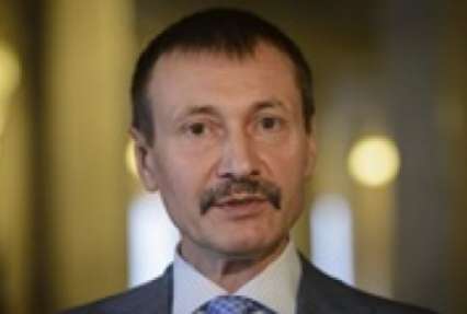 Оппозиция резко раскритиковала Яценюка за намерения усилить рекламу Украины