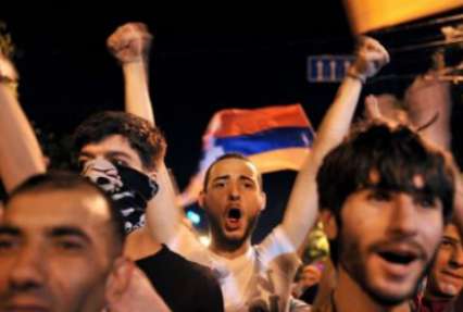 Полиция Армении не разрешает шествие по центру Еревана