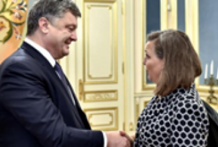 Порошенко и Нуланд обсудили возможность увеличения финпомощи Украине