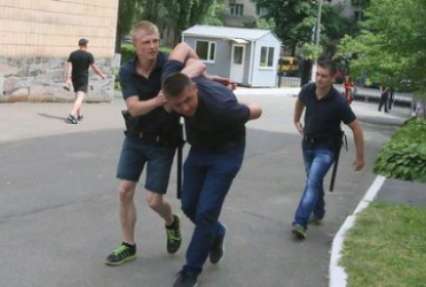 Реформа милиции в полицию: ведомству оставили следствие, но ГАИ исчезнет