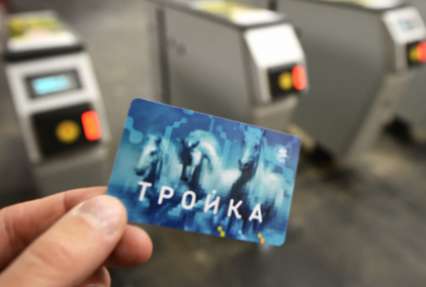 Родившей в метро москвичке подарили проездной