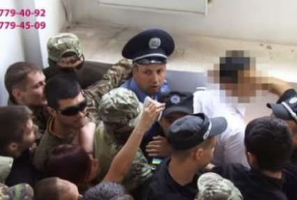 Скандал с люстрацией прокурора: в Одессе милиция и активисты не могут найти друг друга