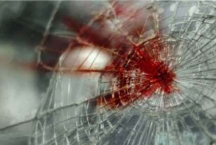 Смерть на пешеходном переходе: автомобиль сбил женщину (видео)