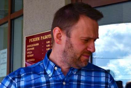 Сотрудники ФССП пожаловались на неуловимость Навального