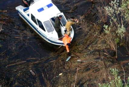 Спустя месяц после исчезновения в ХМАО вертолета МИ-8 найдена куртка летчика и обломки винта
