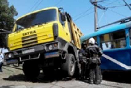 Трамвай столкнулся с грузовиком в Одессе: пострадали семь человек