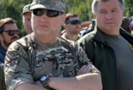 Турчинов допустил введение в Украине военного положения