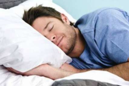 Ученые установили, что перед сном вредно говорить по мобильному