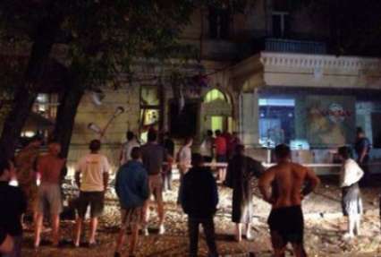 В центре Одессы прогремел взрыв у ресторана патриотов (фото)