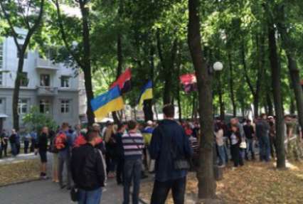 В Харькове требуют отправить милиционеров на Донбасс (фото)