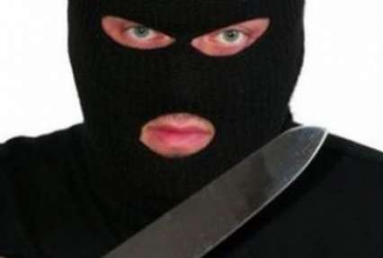 В Харьковской области мужчина в маске ограбил магазин