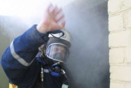 В Киеве из-за окурка вспыхнул пожар в многоэтажке, спасатели эвакуировали жильцов