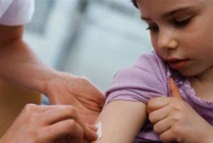 В Киеве – катастрофа с прививками: малышам не хватает вакцин (инфографика)
