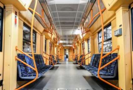 В метро Харькова появился поезд с видеонаблюдением и антивандальными сиденьями