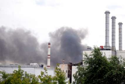 В Москве загорелся бывший завод ЗИЛ