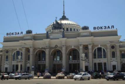 В Одессе на жд-вокзале нашли авто с мертвецом