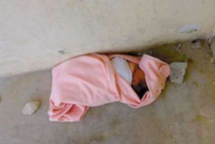 В Павлограде женщина бросила умирать новорожденного посреди улицы