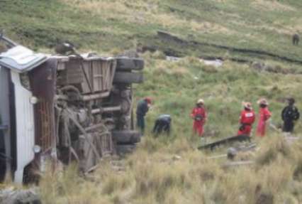 В Перу автобус слетел с трассы в пруд, 11 человек погибли