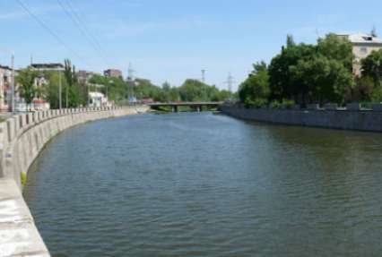 В реке Харькова нашли тело мужчины с ножом в сердце и привязанным к ногам камнем