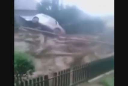 В Сети опубликовано видео страшного селевого потока на Кавказе (видео)