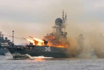 В сети появилось видео ЧП в Крыму: выпущенная с российского корабля ракета развалилась на части (видео)