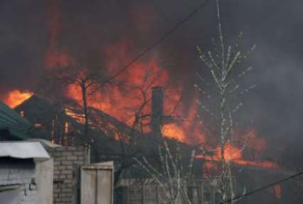 Во время пожара в России сгорело 10 жилых домов