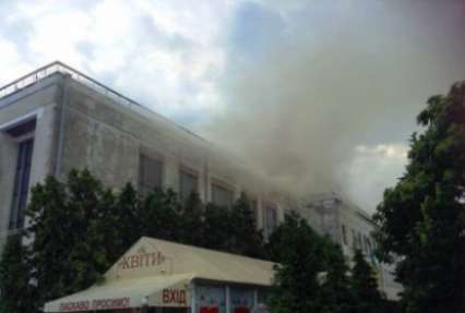 Во время тушения пожара в театре Черкасс госпитализированы трое спасателей