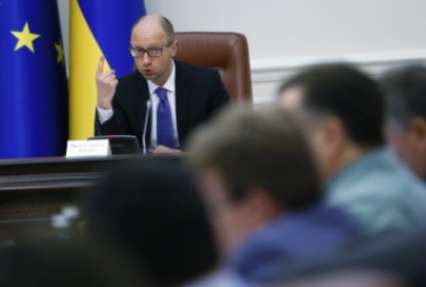 Яценюк поручил местным властям немедленно освоить выделенные правительством средства на восстановление инфраструктуры