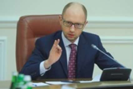 Яценюк поручил расследовать коррупцию в налоговой