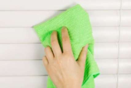 Як ви чистите рулонні штори і жалюзі? 
