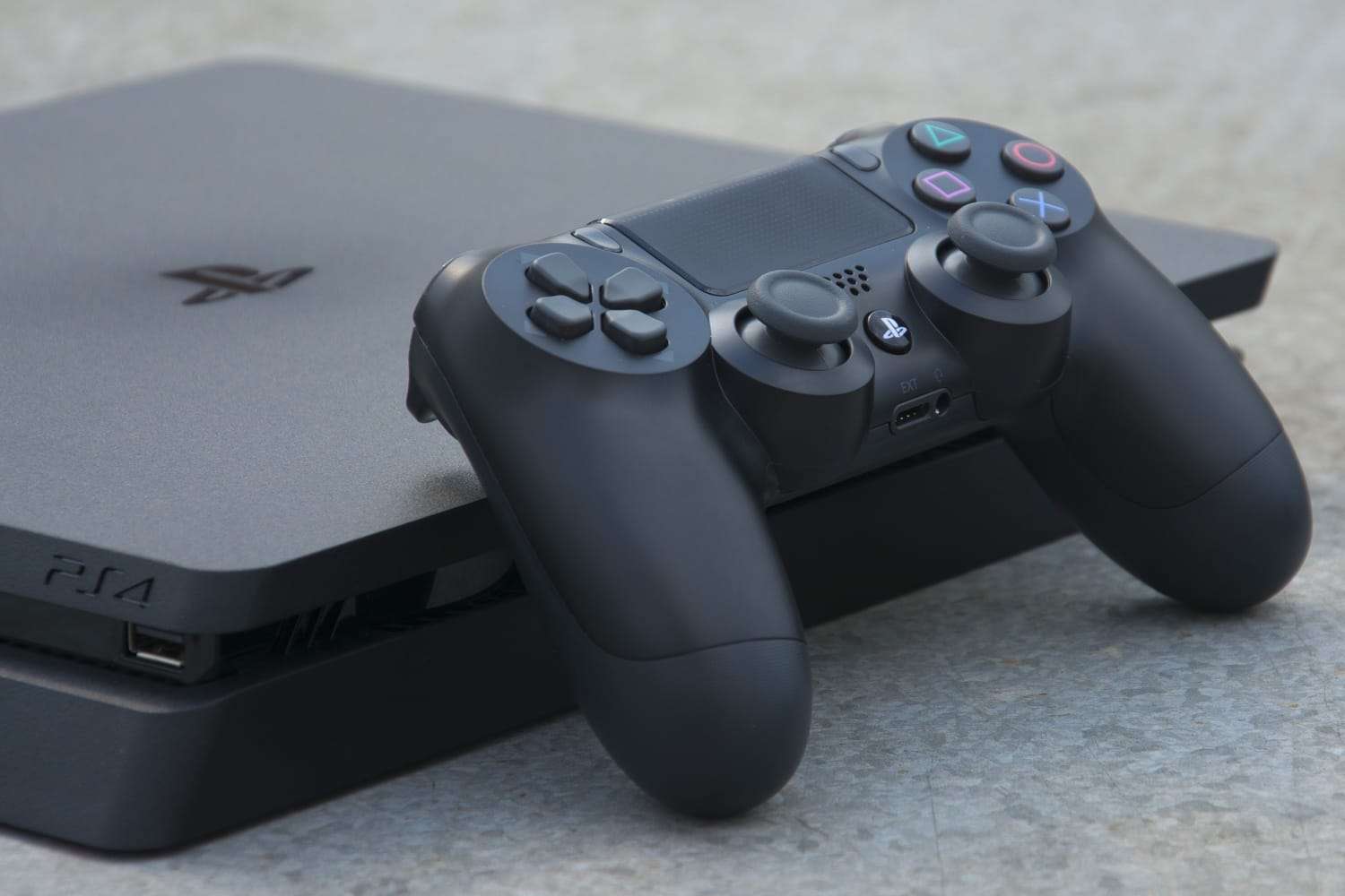 Какую консоль Sony PlayStation 4 купить: Slim или Pro?