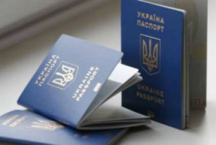 В Европу без виз: что нужно знать о получении биометрического паспорта в Украине
