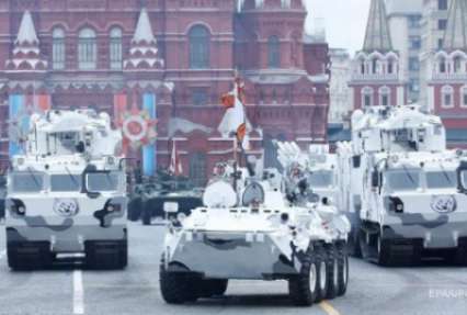 Парад в Москве. РФ показала новую военную техникуСюжет
